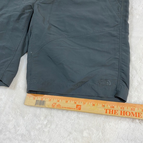 The North Face Mens 34 Gray Nylon Shorts Cargo Outdoor Hiking Performance - Picture 4 of 10